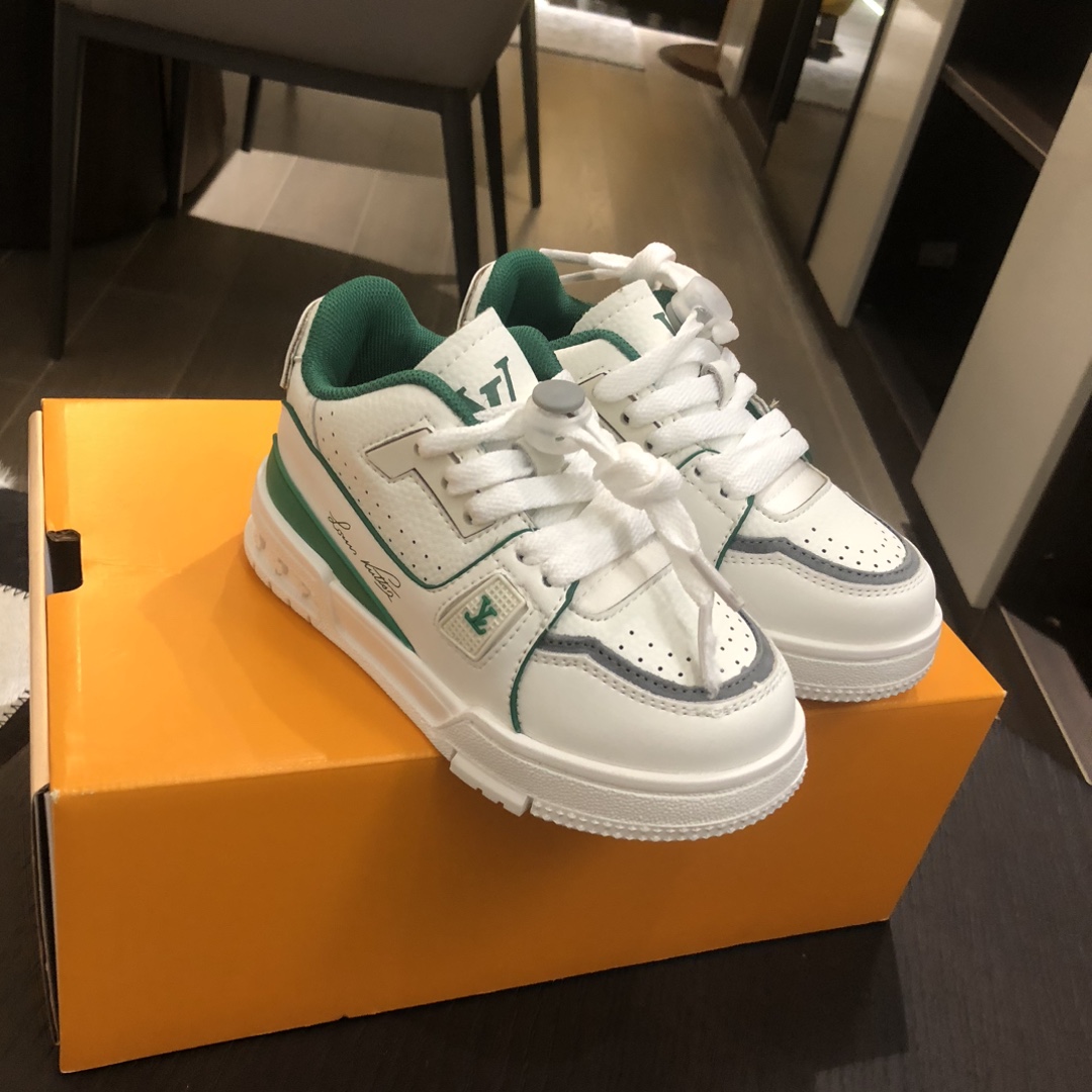 Children's shoes child